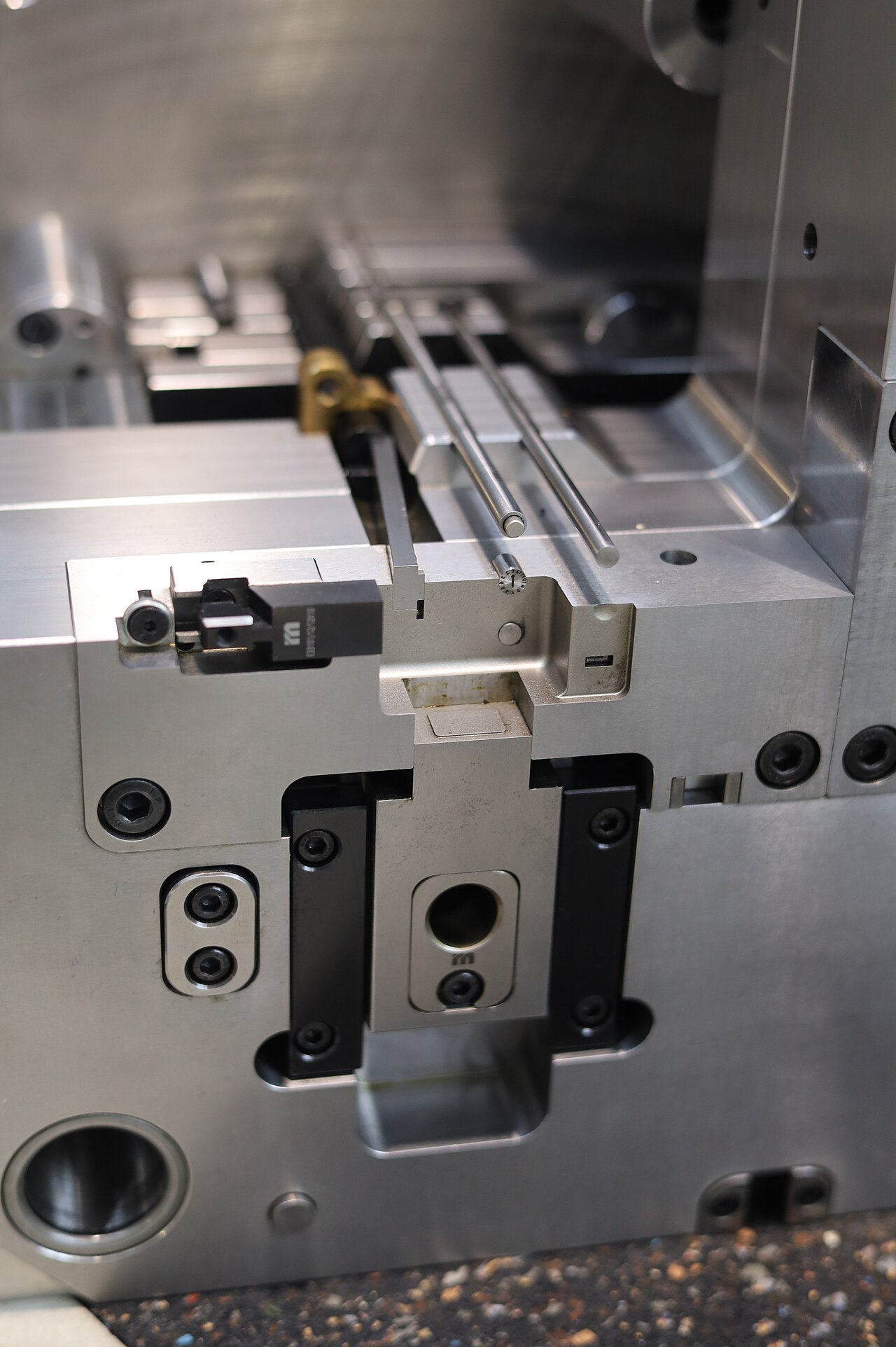 The Pros and Cons of Stainless Mold Steel (S136 / 420SS)