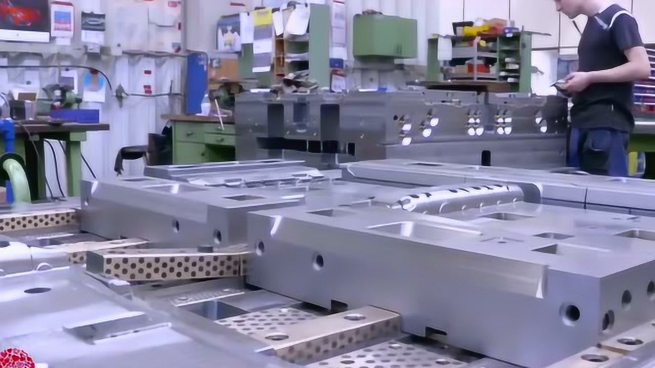 Plastic Mold Fundamentals: How the Moving Half and Fixed Half Divide the Work